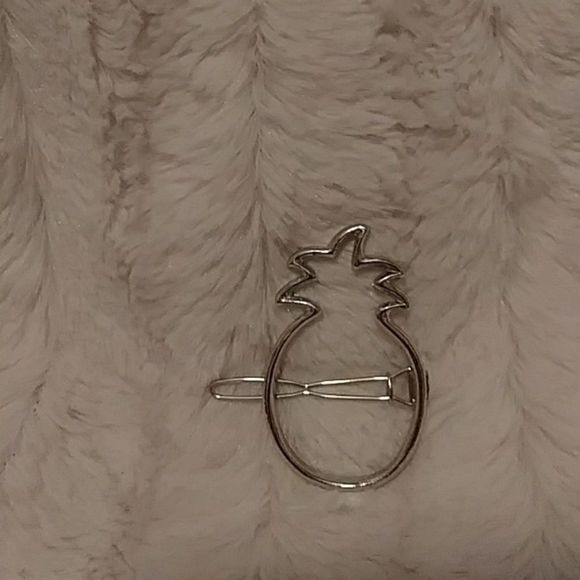 🆕Silver Pineapple Hair Clip🆕 - Picture 1 of 4